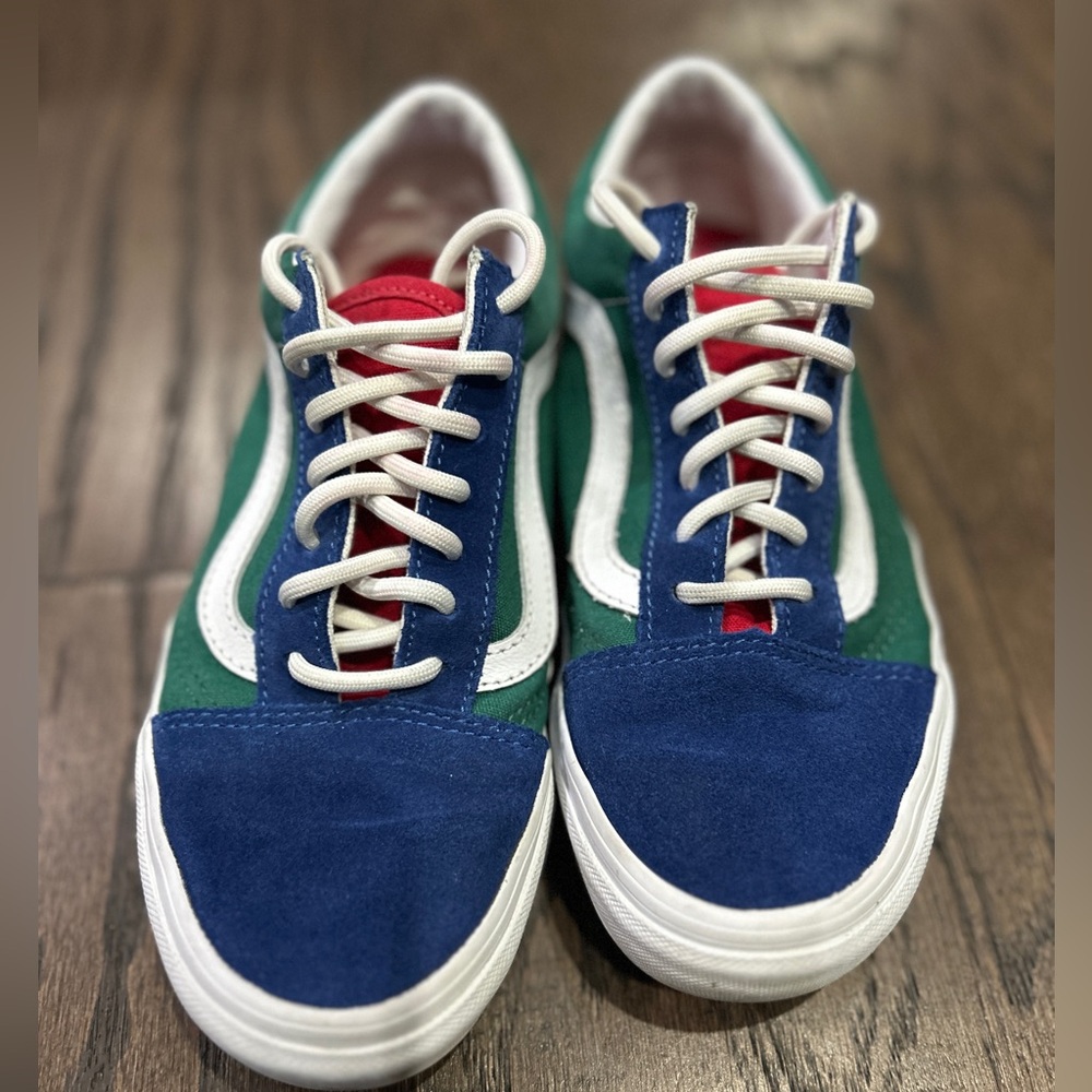 Vans - Picture 3 of 11